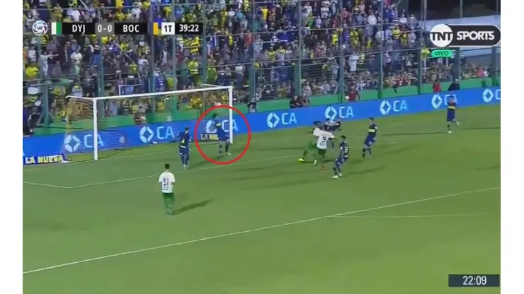 Salvada increíble de Lisandro López.