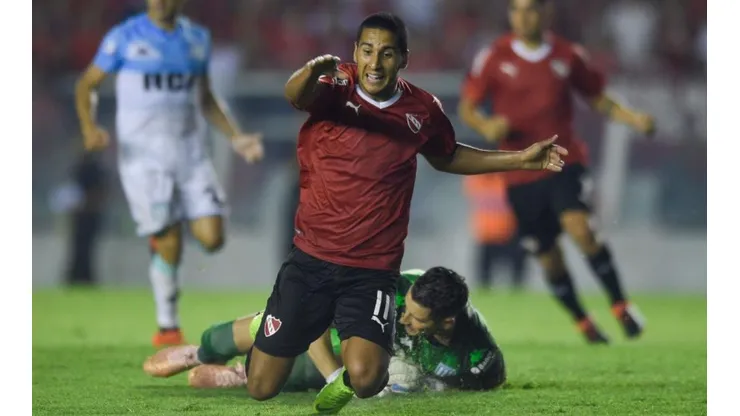 Enorme tapada de Arias al paraguayo Domínguez.
