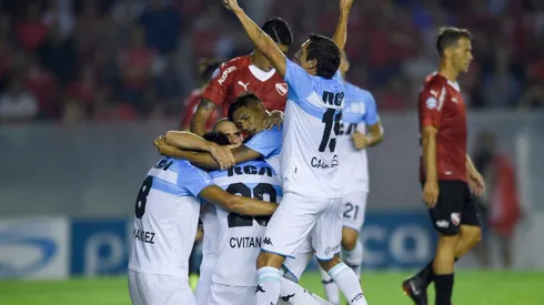Racing festeja una victoria que puede ser determinante.