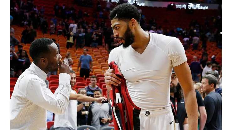 El padre de Anthony Davis y el agente de LeBron van juntos al juego de los Lakers