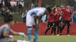 Foto de los jugadores del rojo celebrando ante Racing.