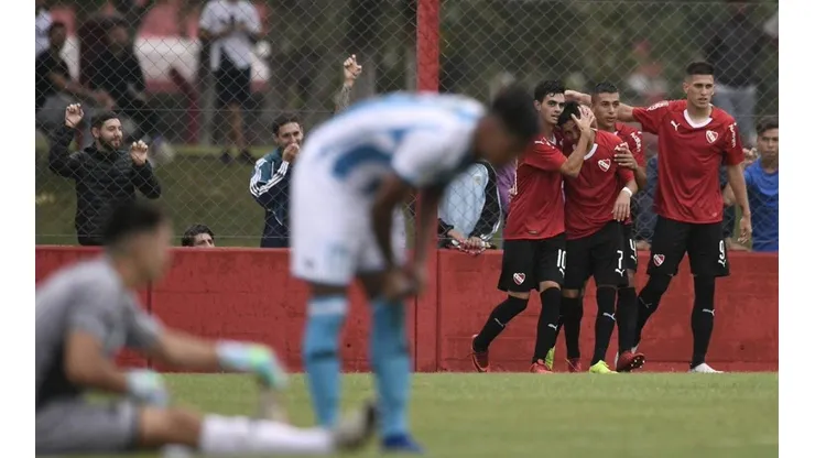 Foto de los jugadores del rojo celebrando ante Racing.
