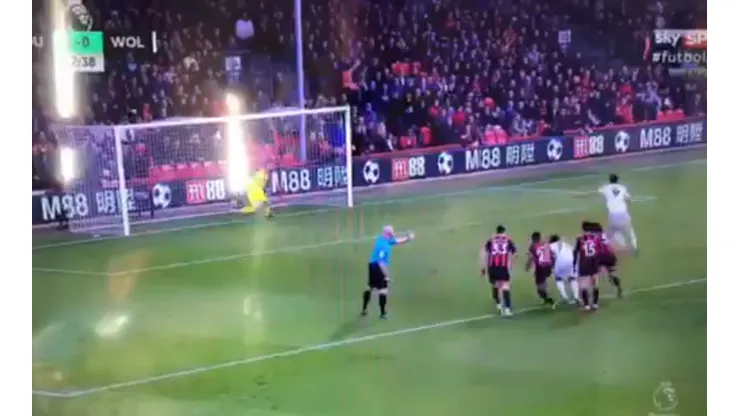 Foto del penal de Raúl Jiménez