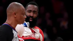 James Harden se molesta y acusa a un árbitro de tener algo en su contra