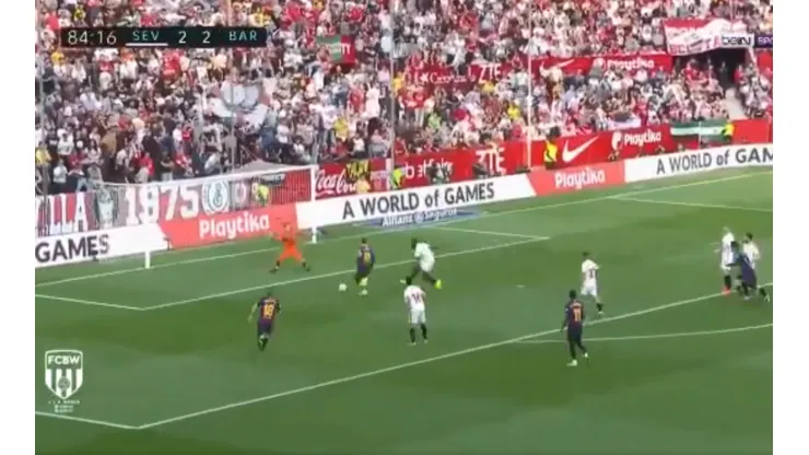¡Messi llegó al triplete picándosela al portero de Sevilla!