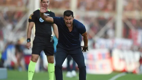 Jorge Almirón con bronca ante Newell's.