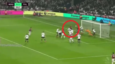 ¡Chicharito metió un gol con la mano para West Ham!