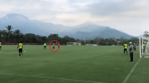 Una bestialidad: el infernal golazo que marcó Trauco en el entrenamiento del Flamengo