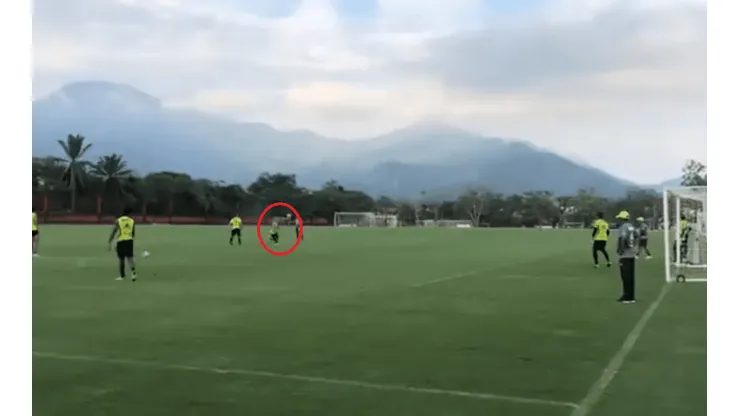 Una bestialidad: el infernal golazo que marcó Trauco en el entrenamiento del Flamengo