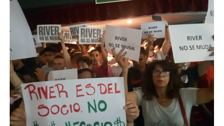 Los hinchas se hicieron escuchar: River hizo la asamblea más tensa de su historia