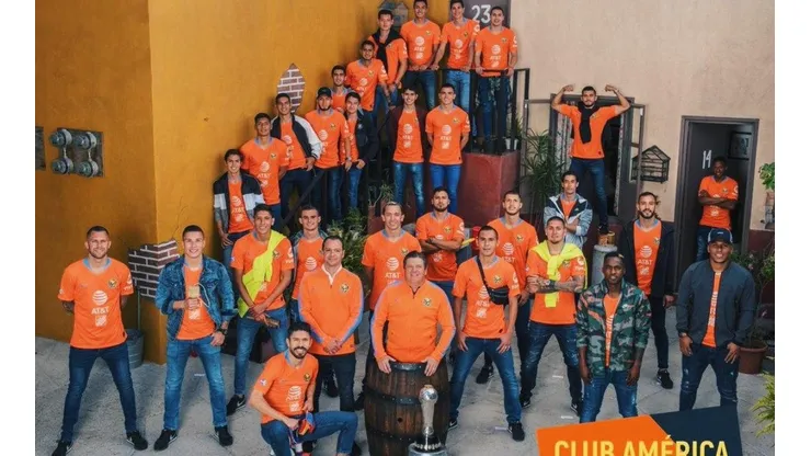 El plantel del América posó en la vecindad del Chavo.