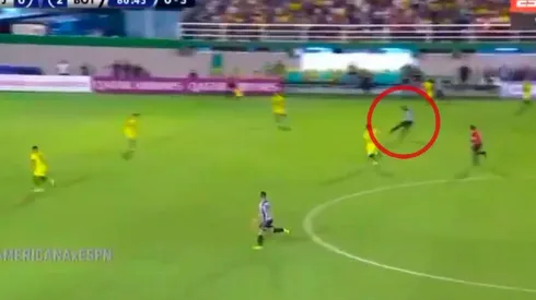 Alex Santana y un golazo de media cancha.