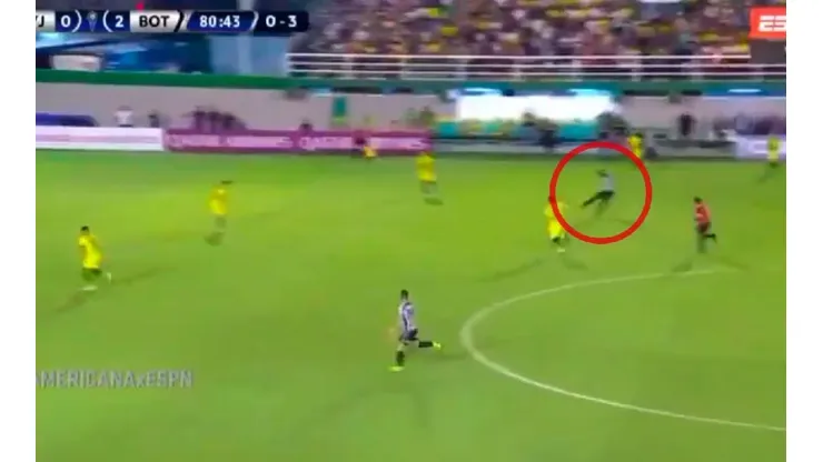 Alex Santana y un golazo de media cancha.