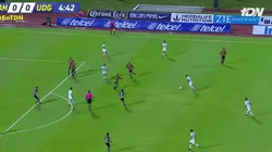 Tremendo golazo de Iniestra.