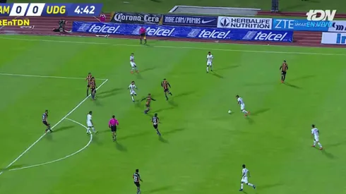 Tremendo golazo de Iniestra.