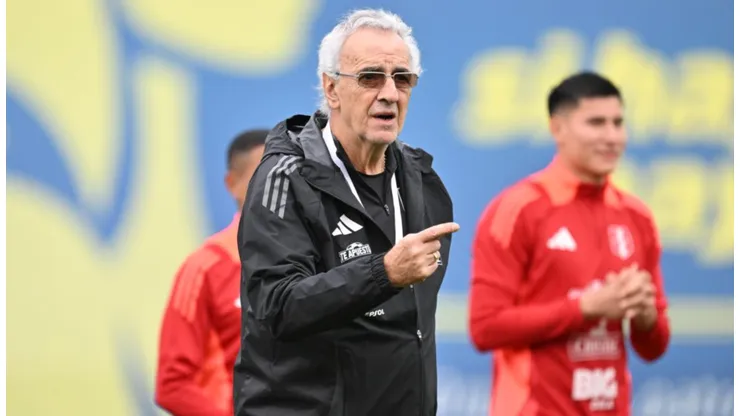 Jorge Fossati y su once en Perú para jugar con Uruguay