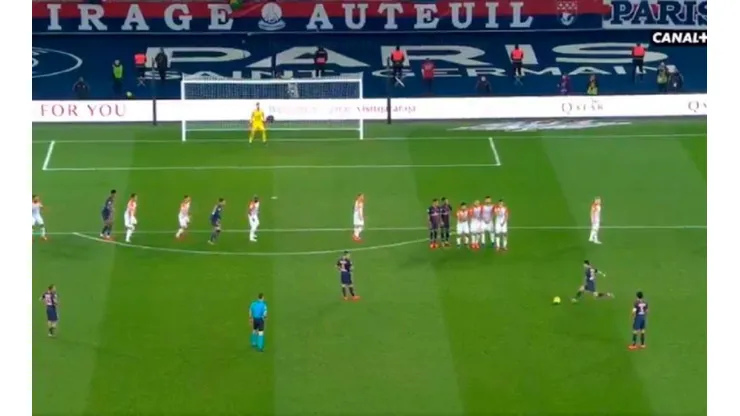Golazo de Di María en el PSG.
