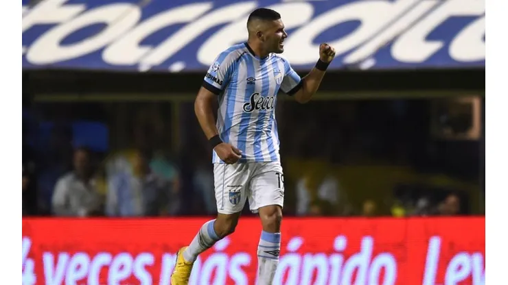 Barbona celebra su gol en La Bombonera.