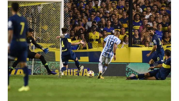 A COBRAR. Barbona sella el 2-1 tras un error de Izquierdoz (Foto: Getty).