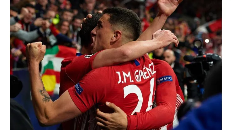 AÚPA ATLETI. Giménez celebra abrazado a Godín en el Wanda Metropolitano (Foto: Getty).