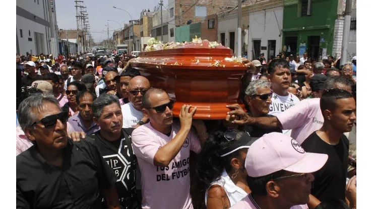 Muy emotivo: El último adiós al Kukín Flores