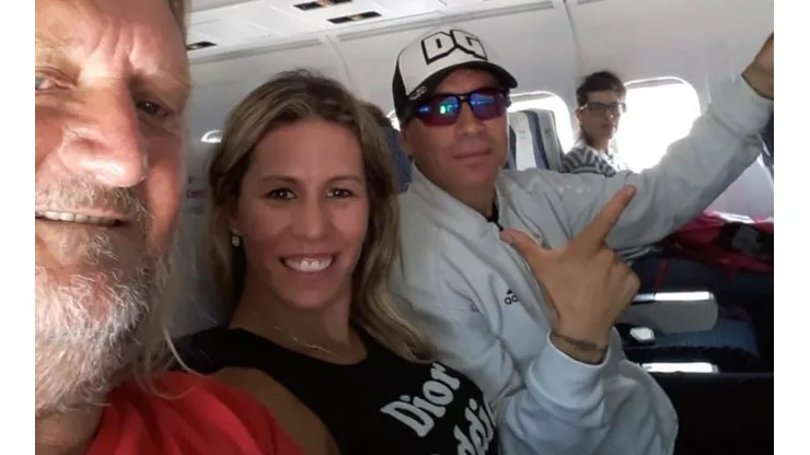 Pablo Lescano tenía frío en un avión y la rompió con un comentario en Twitter