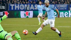 Gol de Agüero tras error en la defensa.