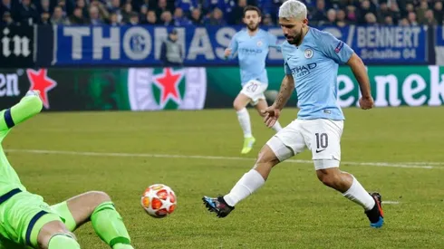 Gol de Agüero tras error en la defensa.