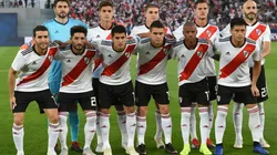 Jorge Moreira posando con el equipo de River.