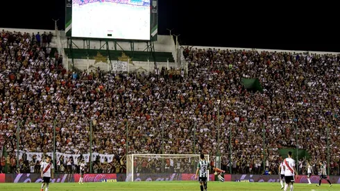 Foto de la hinchada de River en Banfield.