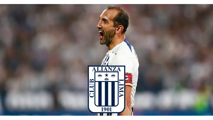 Hernán Barcos festejando un gol con Alianza Lima de Perú.