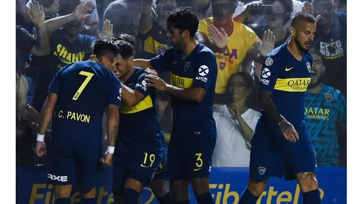 Todo Boca festeja el segundo tanto.
