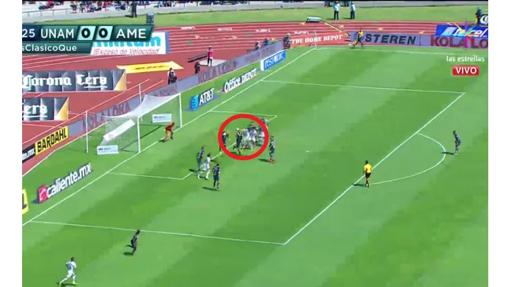 Carlos González abrió el marcador en el Clásico Capitalino con un furioso cabezazo