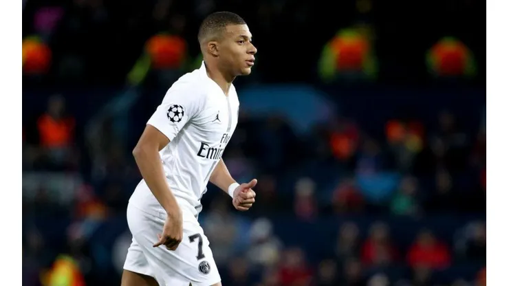 Mbappé y una curiosa camiseta.