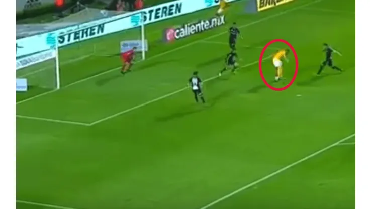 Locura total: golazo de taco de Gignac a Necaxa