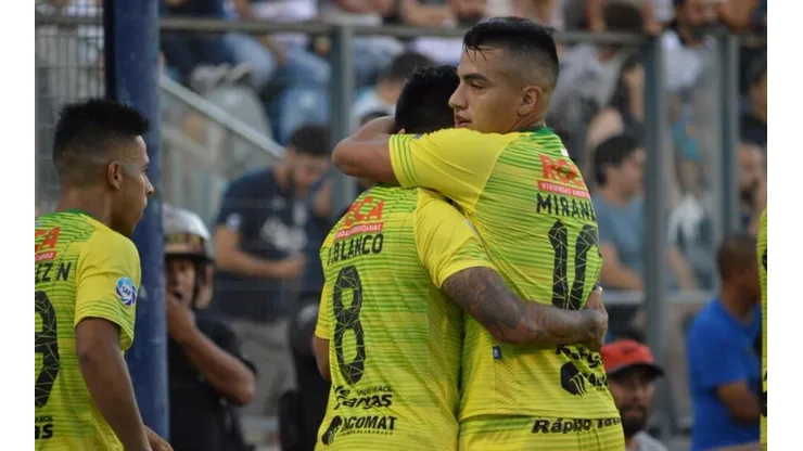 FESTEJA EL HALCÓN. Defensa y Justicia celebra el 1-0 ante Gimnasia (Foto: ClubDefensayJus/Twitter).