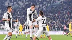 "SIUUU-MASK". Cristiano Ronaldo y Dybala en el festejo del gol de Frosinone (Foto: Juventus).