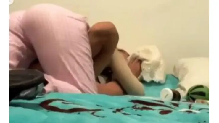 La novia de Jorge Sánchez le dedicó un romántico y gracioso video en la cama por San Valentín