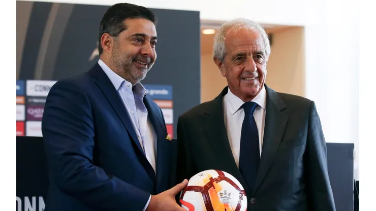 CODO A CODO. Angelici y D'Onofrio durante la previa de la final de la Copa Libertadores (Foto: Getty).