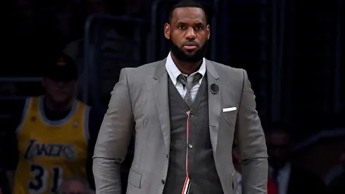 LeBron James asegura que será dueño de un equipo y Magic Johnson lo apoya