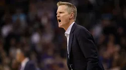Se volvió loco: Steve Kerr lanzó cosas, gritó a los árbitros y fue expulsado en la derrota de los Warriors