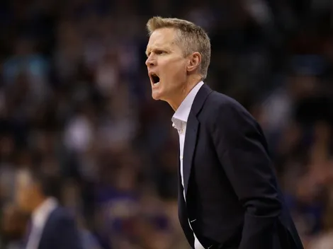 Se volvió loco: Steve Kerr lanzó cosas, gritó a los árbitros y fue expulsado en la derrota de los Warriors