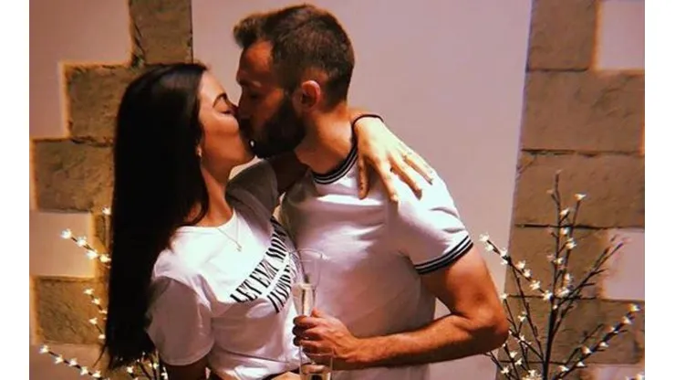 El espectacular regalo que la mujer de Pezzella le dejó en el vestuario de la Fiorentina por San Valentín