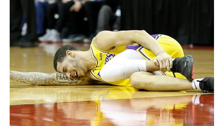 Lonzo Ball aún no recibe el alta médica y los Lakers de LeBron siguen en crisis