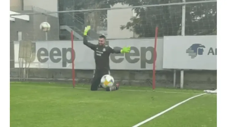 Jonathan Orozco se lució en el entrenamiento de la Selección con atajadas a puro reflejo