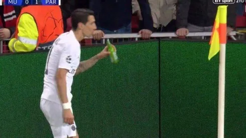 La imagen del día: Di María agarró una cerveza en pleno partido