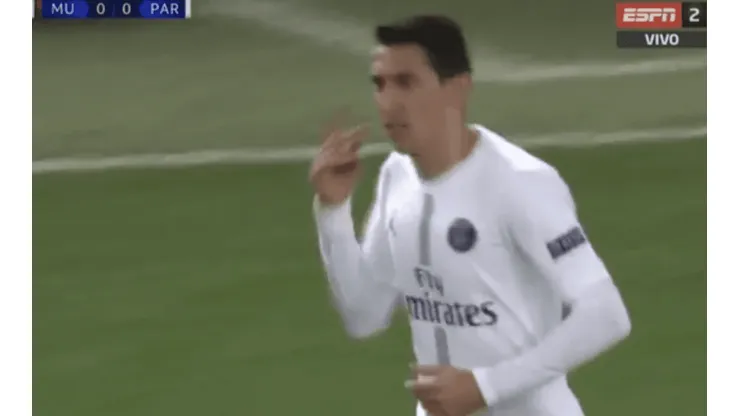 Todo Old Trafford lo silbaba y Di María pidió ¡que lo abucheen aún más!