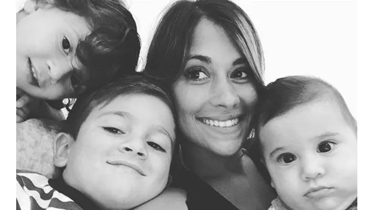 Antonella subió unas tiernas fotos esquiando con Mateo, Thiago y las hijas de Fabregas