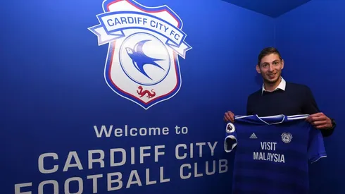 Emiliano Sala con la camiseta del Cardiff.