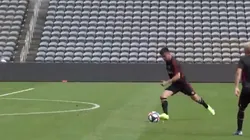 Antes del gol de Quintero, el Pity Martínez metió un infernal tiro libre con el Atlanta